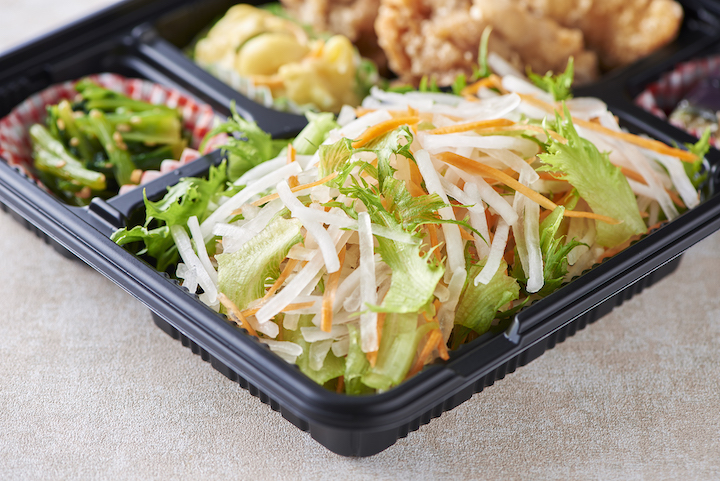 お弁当のご飯を新鮮な生野菜に変更できます。